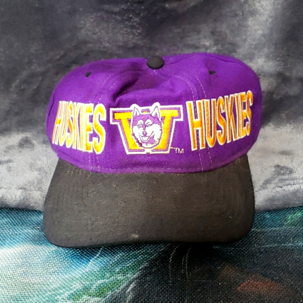 Vintage UW huskies hat